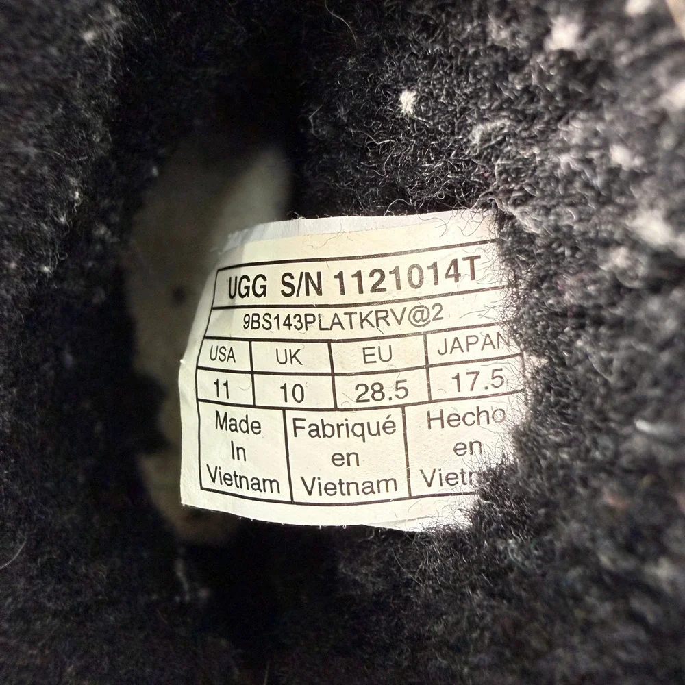 UGG‎ Classic Kids 11 Black Suede Glitter Star Sheepskin Lined Kidcore Cozy